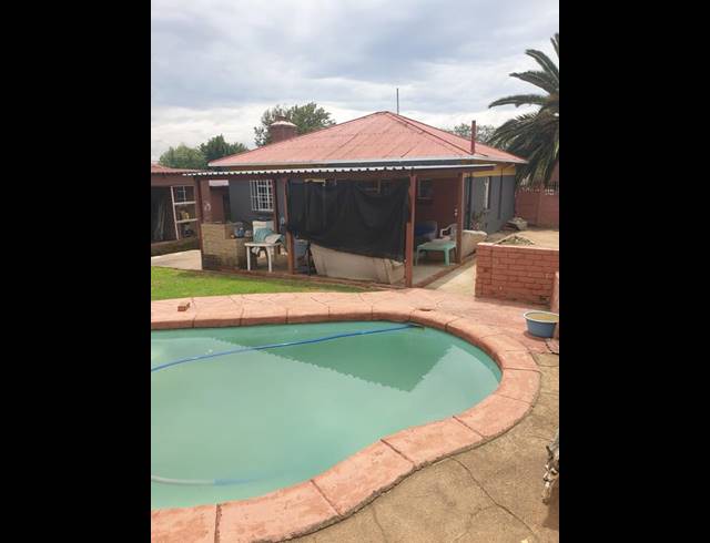 2 BEDROOM HOUSE FOR SALE IN SOUTH HILLS